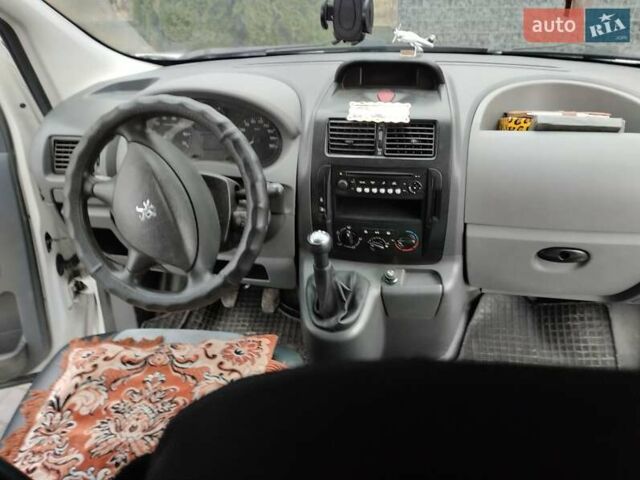 Белый Пежо Эксперт груз.-пасс., объемом двигателя 1.56 л и пробегом 371 тыс. км за 5400 $, фото 9 на Automoto.ua