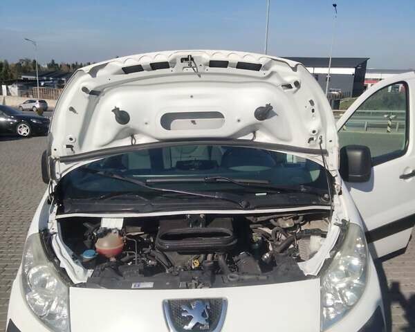 Белый Пежо Эксперт груз.-пасс., объемом двигателя 2 л и пробегом 345 тыс. км за 6700 $, фото 13 на Automoto.ua