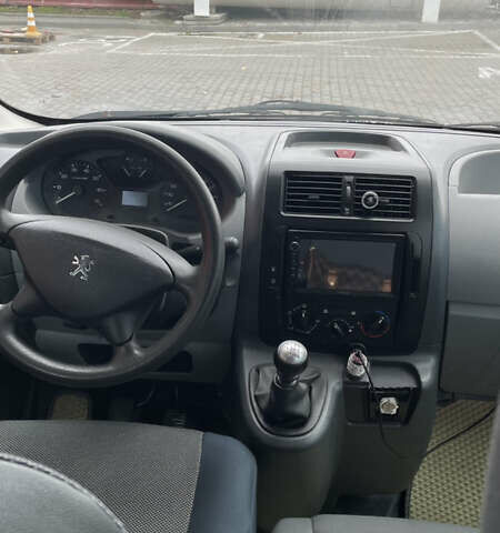 Белый Пежо Эксперт груз.-пасс., объемом двигателя 2 л и пробегом 323 тыс. км за 6500 $, фото 7 на Automoto.ua