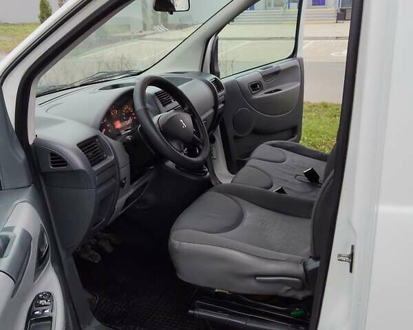 Белый Пежо Эксперт груз.-пасс., объемом двигателя 1.6 л и пробегом 295 тыс. км за 6800 $, фото 9 на Automoto.ua