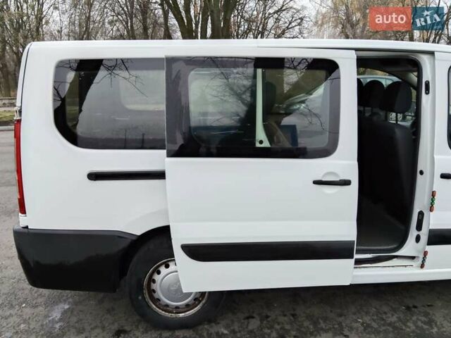 Белый Пежо Эксперт груз.-пасс., объемом двигателя 1.6 л и пробегом 295 тыс. км за 6800 $, фото 3 на Automoto.ua