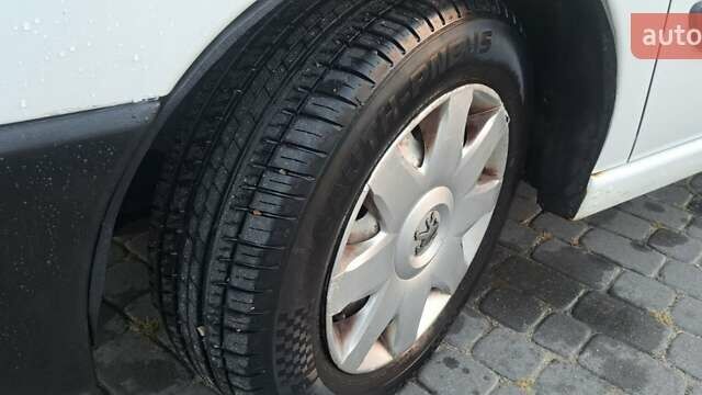 Белый Пежо Эксперт груз.-пасс., объемом двигателя 2 л и пробегом 417 тыс. км за 5700 $, фото 13 на Automoto.ua