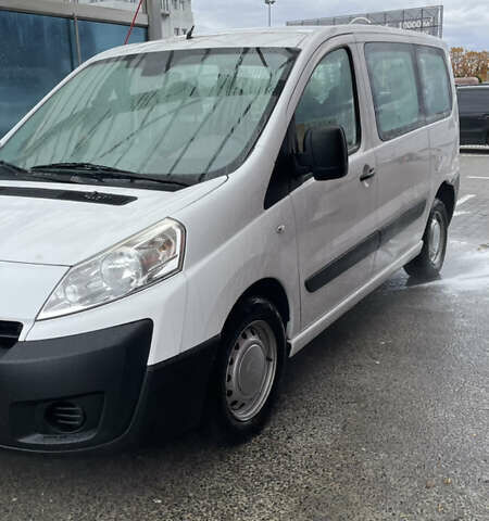 Белый Пежо Эксперт груз.-пасс., объемом двигателя 2 л и пробегом 323 тыс. км за 6500 $, фото 1 на Automoto.ua