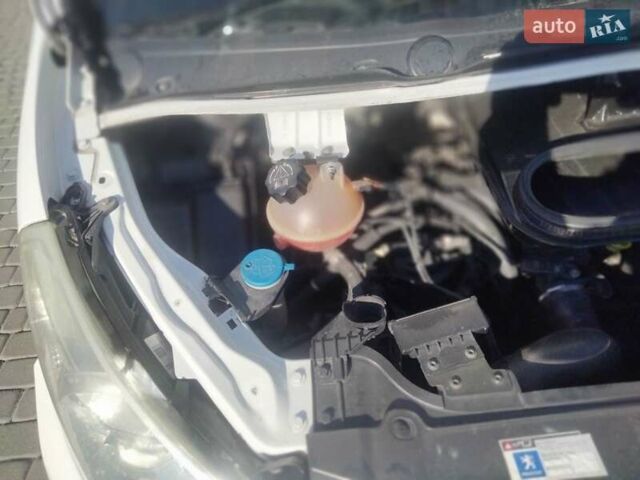 Белый Пежо Эксперт груз.-пасс., объемом двигателя 2 л и пробегом 345 тыс. км за 6700 $, фото 11 на Automoto.ua