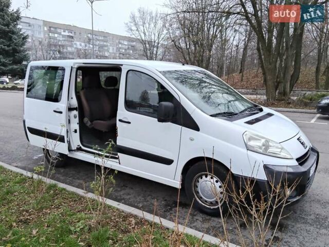 Белый Пежо Эксперт груз.-пасс., объемом двигателя 1.6 л и пробегом 295 тыс. км за 6800 $, фото 1 на Automoto.ua