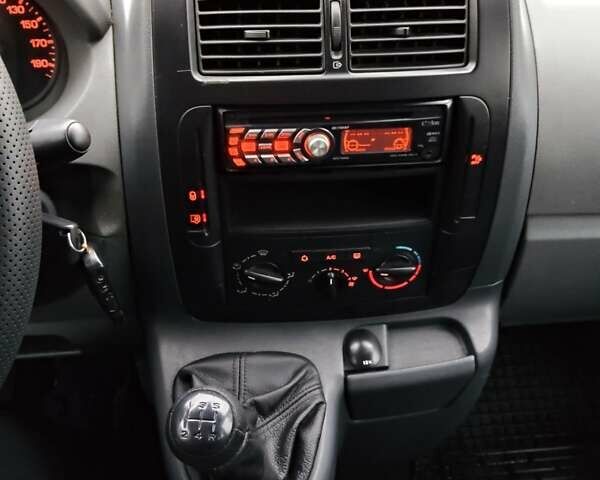 Белый Пежо Эксперт груз.-пасс., объемом двигателя 1.6 л и пробегом 295 тыс. км за 6800 $, фото 12 на Automoto.ua