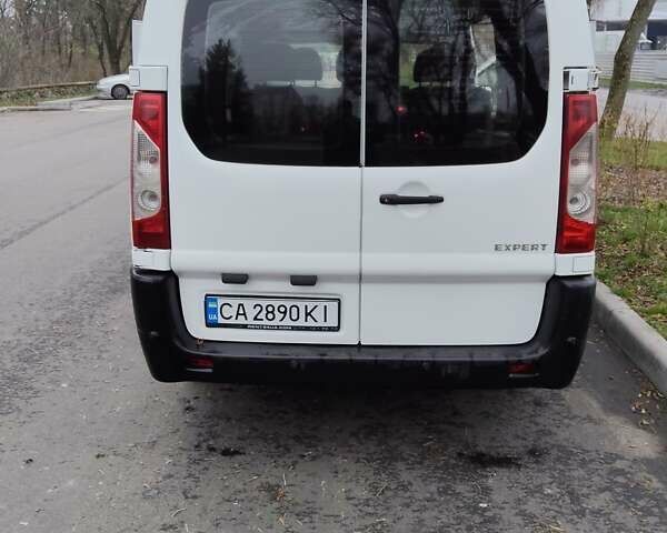 Белый Пежо Эксперт груз.-пасс., объемом двигателя 1.6 л и пробегом 295 тыс. км за 6800 $, фото 6 на Automoto.ua