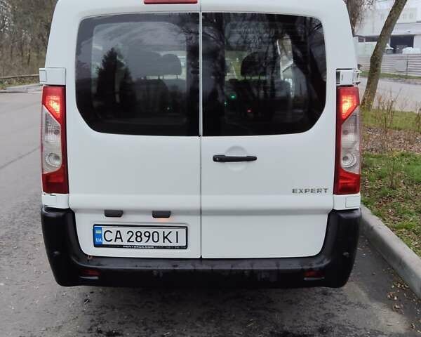 Белый Пежо Эксперт груз.-пасс., объемом двигателя 1.6 л и пробегом 295 тыс. км за 6800 $, фото 5 на Automoto.ua