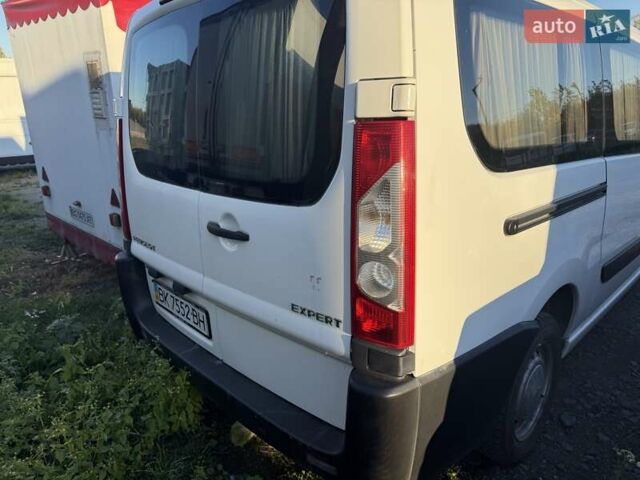 Белый Пежо Эксперт груз.-пасс., объемом двигателя 2 л и пробегом 239 тыс. км за 10000 $, фото 9 на Automoto.ua