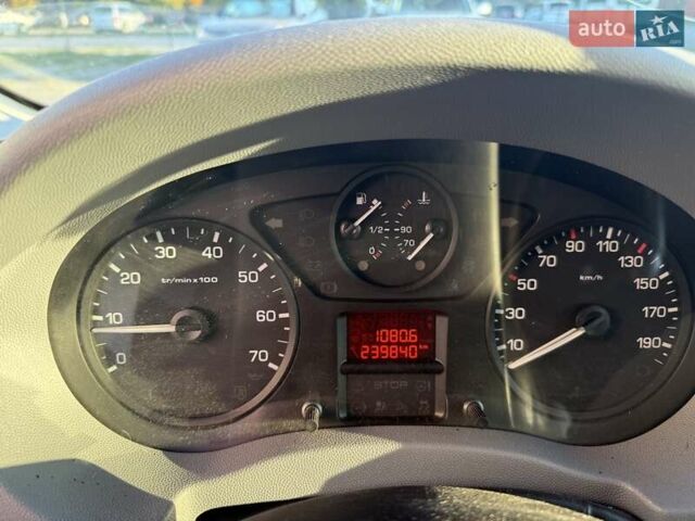 Белый Пежо Эксперт груз.-пасс., объемом двигателя 2 л и пробегом 239 тыс. км за 10000 $, фото 6 на Automoto.ua