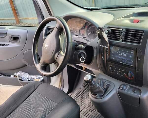 Белый Пежо Эксперт груз.-пасс., объемом двигателя 2 л и пробегом 250 тыс. км за 5300 $, фото 3 на Automoto.ua