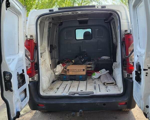 Белый Пежо Эксперт груз.-пасс., объемом двигателя 2 л и пробегом 250 тыс. км за 5300 $, фото 2 на Automoto.ua