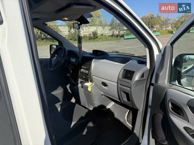 Белый Пежо Эксперт груз.-пасс., объемом двигателя 2 л и пробегом 239 тыс. км за 10000 $, фото 15 на Automoto.ua