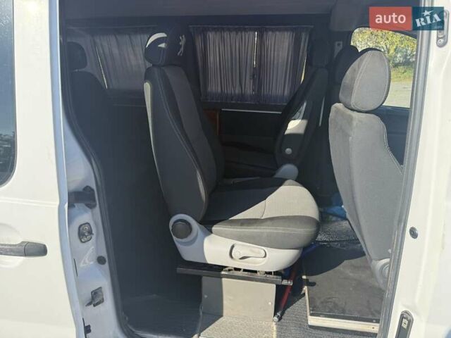 Белый Пежо Эксперт груз.-пасс., объемом двигателя 2 л и пробегом 239 тыс. км за 10000 $, фото 16 на Automoto.ua