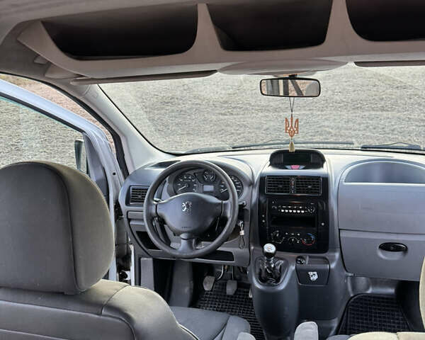 Пежо Эксперт груз.-пасс. 2009 в Жидачов на Automoto.ua Белый Пежо Эксперт груз.-пасс., объемом двигателя 2 л и пробегом 303 тыс. км за 6000 $, фото 18 на Automoto.ua