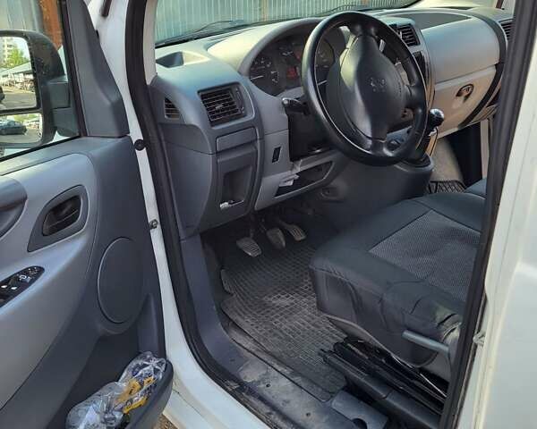 Белый Пежо Эксперт груз.-пасс., объемом двигателя 2 л и пробегом 250 тыс. км за 5300 $, фото 4 на Automoto.ua