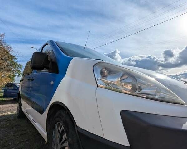 Пежо Эксперт груз.-пасс. 2009 в Черновцах на Automoto.ua Белый Пежо Эксперт груз.-пасс., объемом двигателя 1.6 л и пробегом 340 тыс. км за 4800 $, фото 1 на Automoto.ua