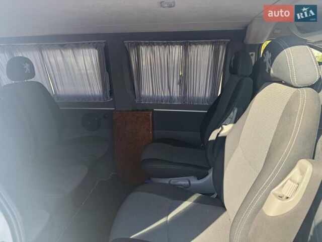 Белый Пежо Эксперт груз.-пасс., объемом двигателя 2 л и пробегом 239 тыс. км за 10000 $, фото 18 на Automoto.ua