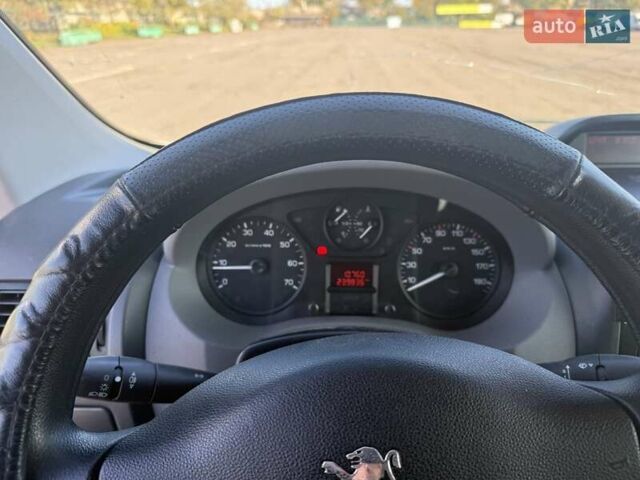 Белый Пежо Эксперт груз.-пасс., объемом двигателя 2 л и пробегом 239 тыс. км за 10000 $, фото 22 на Automoto.ua