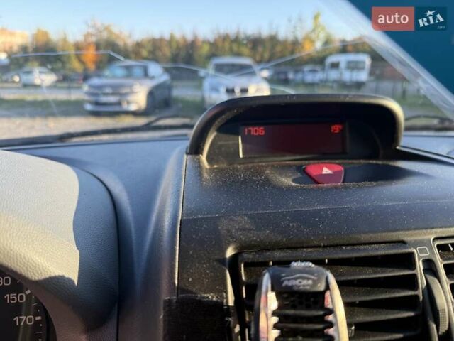 Белый Пежо Эксперт груз.-пасс., объемом двигателя 2 л и пробегом 239 тыс. км за 10000 $, фото 4 на Automoto.ua