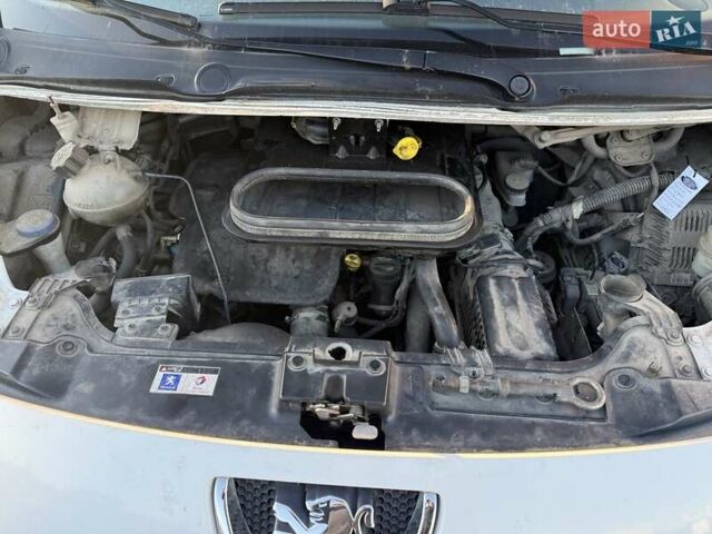 Белый Пежо Эксперт груз.-пасс., объемом двигателя 2 л и пробегом 239 тыс. км за 10000 $, фото 2 на Automoto.ua