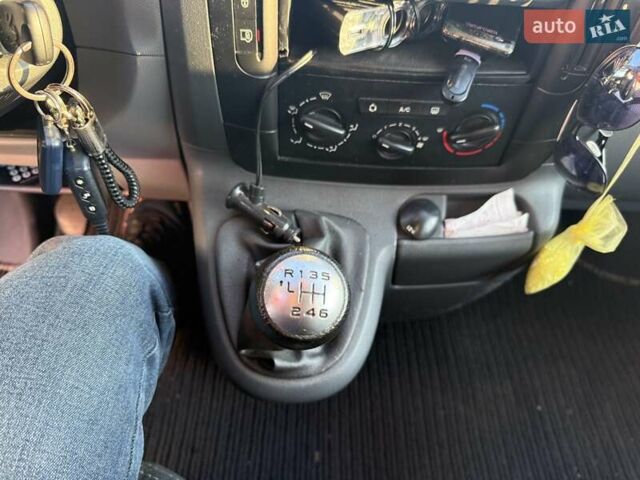 Белый Пежо Эксперт груз.-пасс., объемом двигателя 2 л и пробегом 239 тыс. км за 10000 $, фото 5 на Automoto.ua