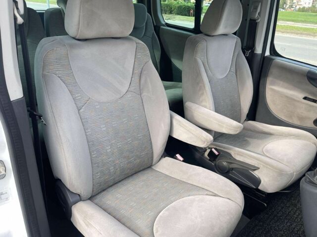 Белый Пежо Эксперт груз.-пасс., объемом двигателя 2 л и пробегом 198 тыс. км за 7800 $, фото 13 на Automoto.ua