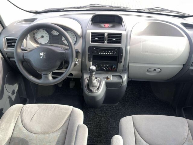 Белый Пежо Эксперт груз.-пасс., объемом двигателя 2 л и пробегом 198 тыс. км за 7800 $, фото 17 на Automoto.ua