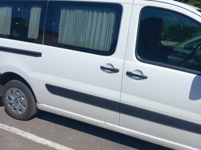 Пежо Эксперт груз.-пасс. 2013 в Житомире на Automoto.ua Белый Пежо Эксперт груз.-пасс., объемом двигателя 2 л и пробегом 167 тыс. км за 9800 $, фото 2 на Automoto.ua