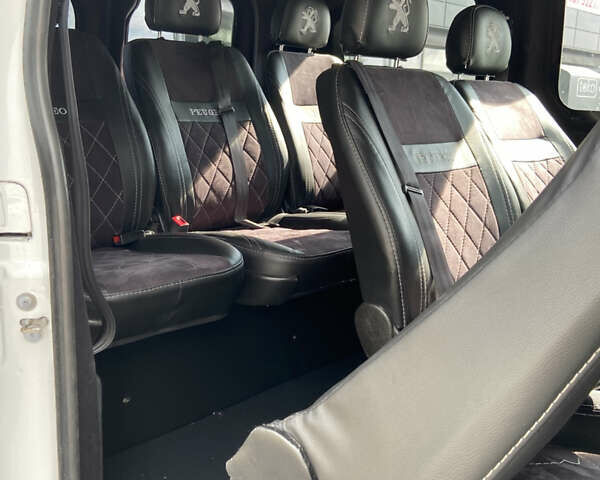 Белый Пежо Эксперт груз.-пасс., объемом двигателя 2 л и пробегом 260 тыс. км за 16000 $, фото 38 на Automoto.ua