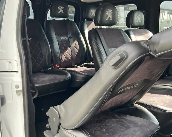 Белый Пежо Эксперт груз.-пасс., объемом двигателя 2 л и пробегом 260 тыс. км за 16000 $, фото 37 на Automoto.ua