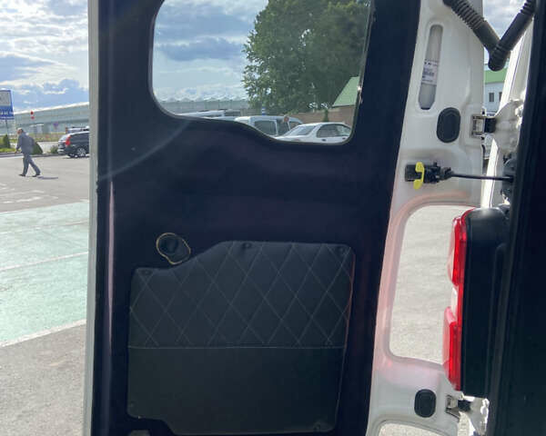 Белый Пежо Эксперт груз.-пасс., объемом двигателя 2 л и пробегом 260 тыс. км за 16000 $, фото 45 на Automoto.ua