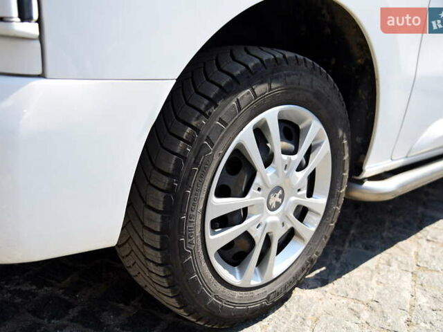 Белый Пежо Эксперт груз.-пасс., объемом двигателя 2 л и пробегом 229 тыс. км за 17500 $, фото 10 на Automoto.ua