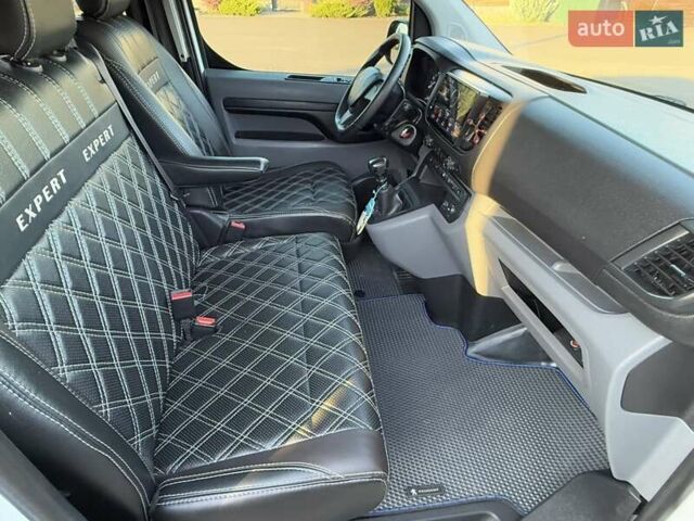 Белый Пежо Эксперт груз.-пасс., объемом двигателя 2 л и пробегом 298 тыс. км за 14200 $, фото 68 на Automoto.ua