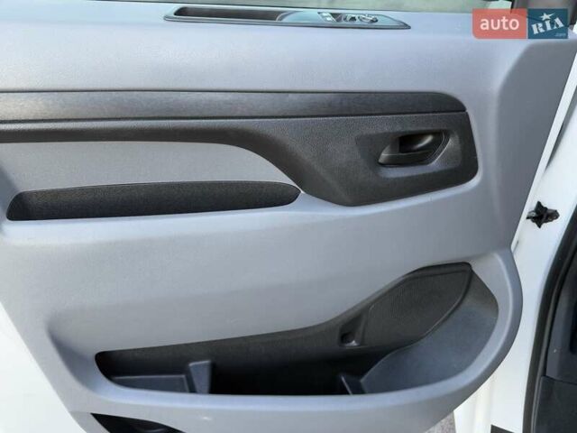 Белый Пежо Эксперт груз.-пасс., объемом двигателя 2 л и пробегом 298 тыс. км за 14200 $, фото 64 на Automoto.ua