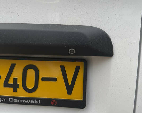 Белый Пежо Эксперт груз.-пасс., объемом двигателя 2 л и пробегом 280 тыс. км за 24499 $, фото 5 на Automoto.ua