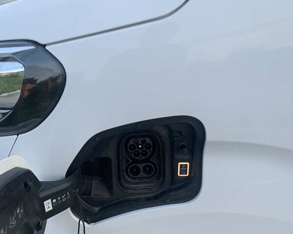 Пежо Эксперт груз.-пасс. 2021 в Тернополе на Automoto.ua Белый Пежо Эксперт груз.-пасс., объемом двигателя 0 л и пробегом 63 тыс. км за 25300 $, фото 4 на Automoto.ua