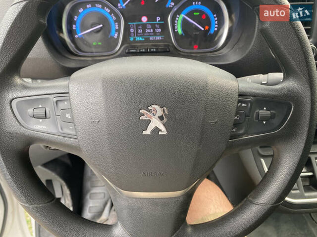 Белый Пежо Эксперт груз.-пасс., объемом двигателя 0 л и пробегом 21 тыс. км за 24500 $, фото 10 на Automoto.ua