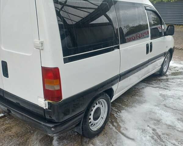 Белый Пежо Эксперт груз.-пасс., объемом двигателя 2 л и пробегом 140 тыс. км за 4800 $, фото 2 на Automoto.ua