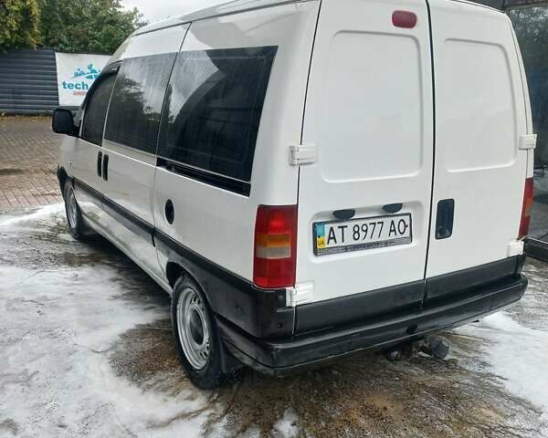 Белый Пежо Эксперт груз.-пасс., объемом двигателя 2 л и пробегом 140 тыс. км за 4800 $, фото 4 на Automoto.ua