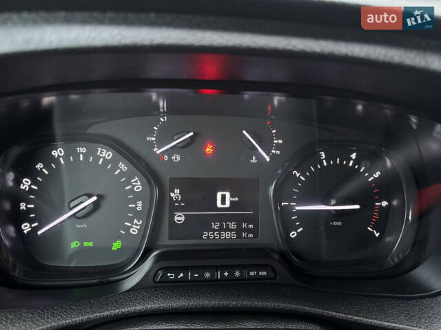 Белый Пежо Эксперт груз.-пасс., объемом двигателя 2 л и пробегом 255 тыс. км за 18800 $, фото 40 на Automoto.ua