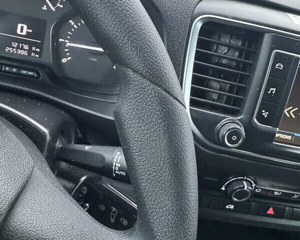 Белый Пежо Эксперт груз.-пасс., объемом двигателя 2 л и пробегом 255 тыс. км за 18800 $, фото 45 на Automoto.ua