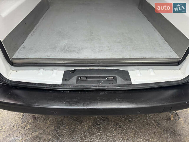 Белый Пежо Эксперт груз.-пасс., объемом двигателя 2 л и пробегом 255 тыс. км за 18800 $, фото 27 на Automoto.ua