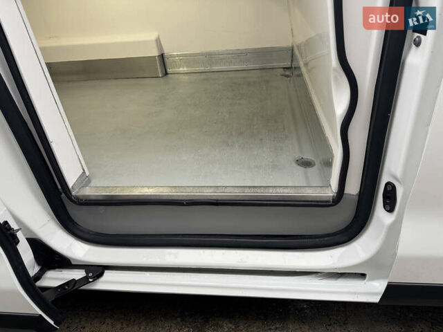 Белый Пежо Эксперт груз.-пасс., объемом двигателя 2 л и пробегом 255 тыс. км за 18800 $, фото 32 на Automoto.ua