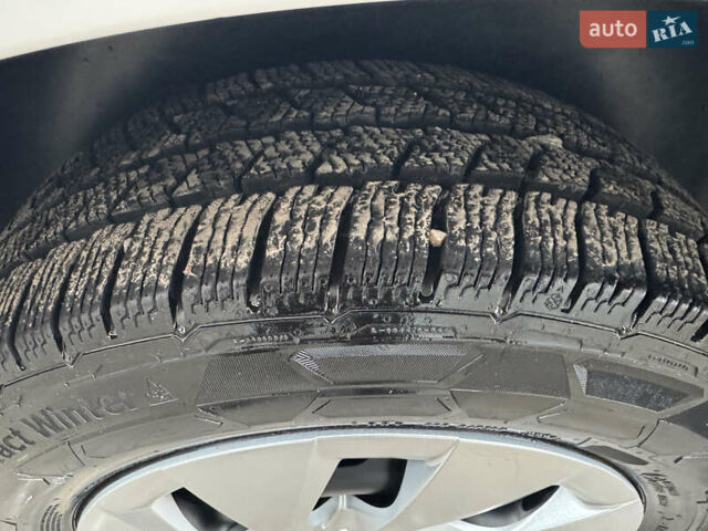 Белый Пежо Эксперт груз.-пасс., объемом двигателя 2 л и пробегом 255 тыс. км за 18800 $, фото 37 на Automoto.ua