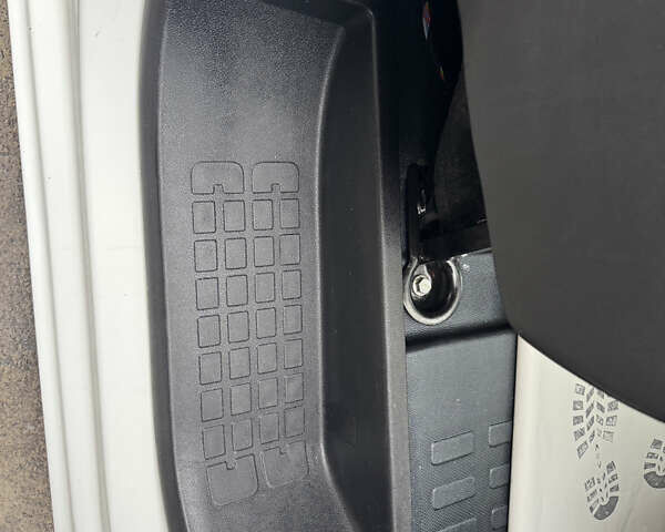 Белый Пежо Эксперт груз.-пасс., объемом двигателя 2 л и пробегом 255 тыс. км за 18800 $, фото 73 на Automoto.ua