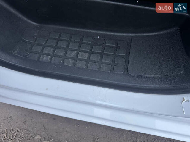 Белый Пежо Эксперт груз.-пасс., объемом двигателя 2 л и пробегом 255 тыс. км за 18800 $, фото 12 на Automoto.ua