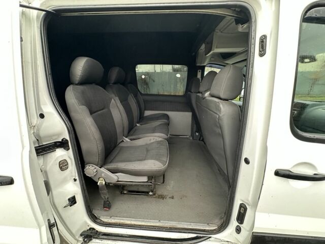 Белый Пежо Эксперт груз.-пасс., объемом двигателя 1.6 л и пробегом 300 тыс. км за 5400 $, фото 13 на Automoto.ua