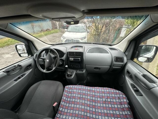 Белый Пежо Эксперт груз.-пасс., объемом двигателя 1.6 л и пробегом 300 тыс. км за 5400 $, фото 11 на Automoto.ua