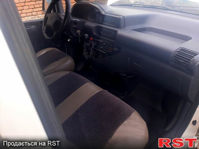 Белый Пежо Эксперт груз.-пасс., объемом двигателя 1.9 л и пробегом 285 тыс. км за 2600 $, фото 1 на Automoto.ua